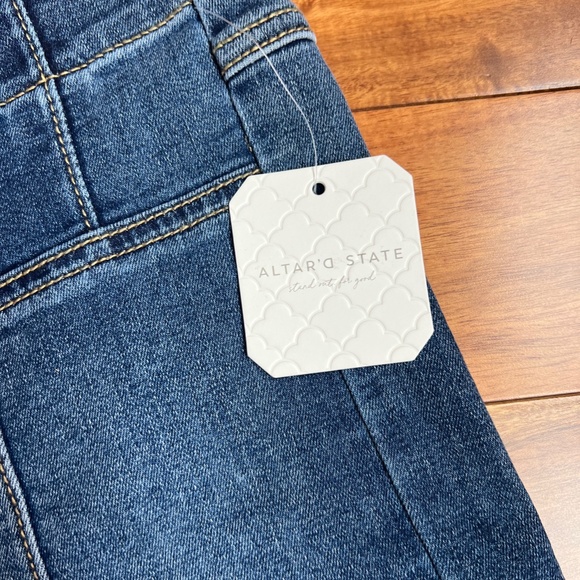 Altar'd State Women's  Grace High Waist Denim SHORTS Medium NWT - Picture 4 of 10